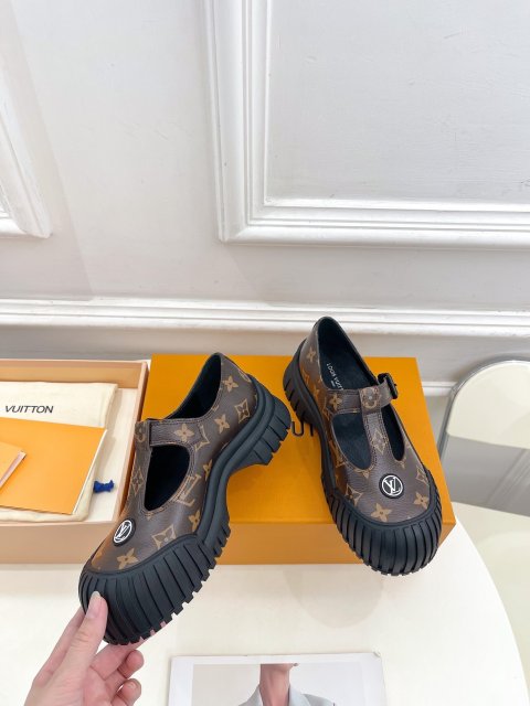 ルイヴィトン靴コピー   定番人気2023新品  Louis Vuitton ルイヴィトン靴0440