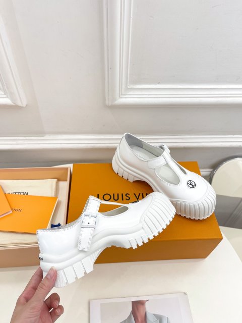 ルイヴィトン靴コピー   定番人気2023新品  Louis Vuitton ルイヴィトン靴0439