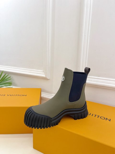 ルイヴィトン靴コピー   定番人気2023新品  Louis Vuitton ルイヴィトン靴0444