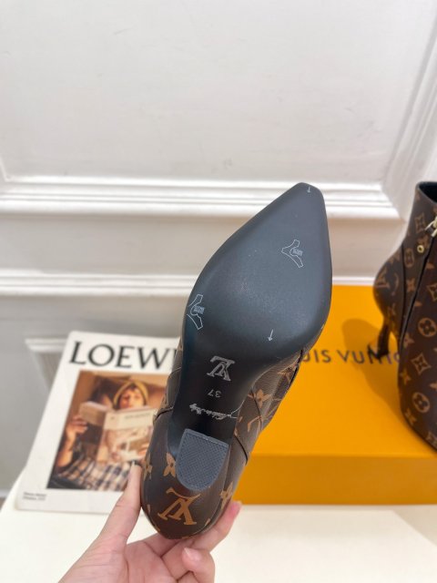 ルイヴィトン靴コピー   2023新品大人気NO.1  Louis Vuitton ルイヴィトン靴0434