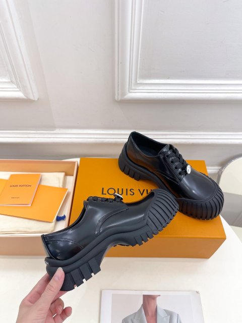 ルイヴィトン靴コピー   2023新品大人気NO.1  Louis Vuitton ルイヴィトン靴0435