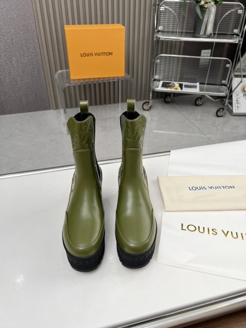ルイヴィトン靴コピー   定番人気2023新品  Louis Vuitton ルイヴィトン靴0447