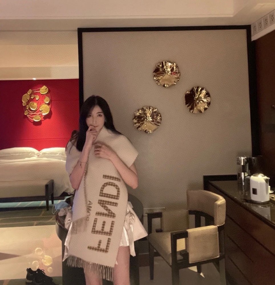 フェンディマフラーコピー 男女兼用  大人気2023新品  FENDI フェンディマフラー0037