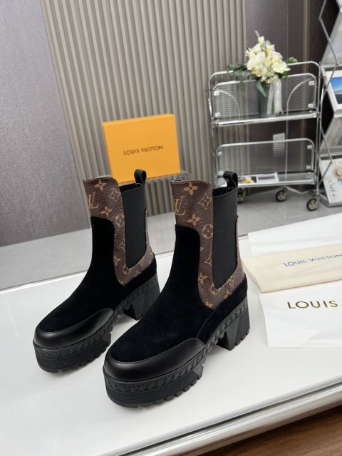 ルイヴィトン靴コピー   定番人気2023新品  Louis Vuitton ルイヴィトン靴0445