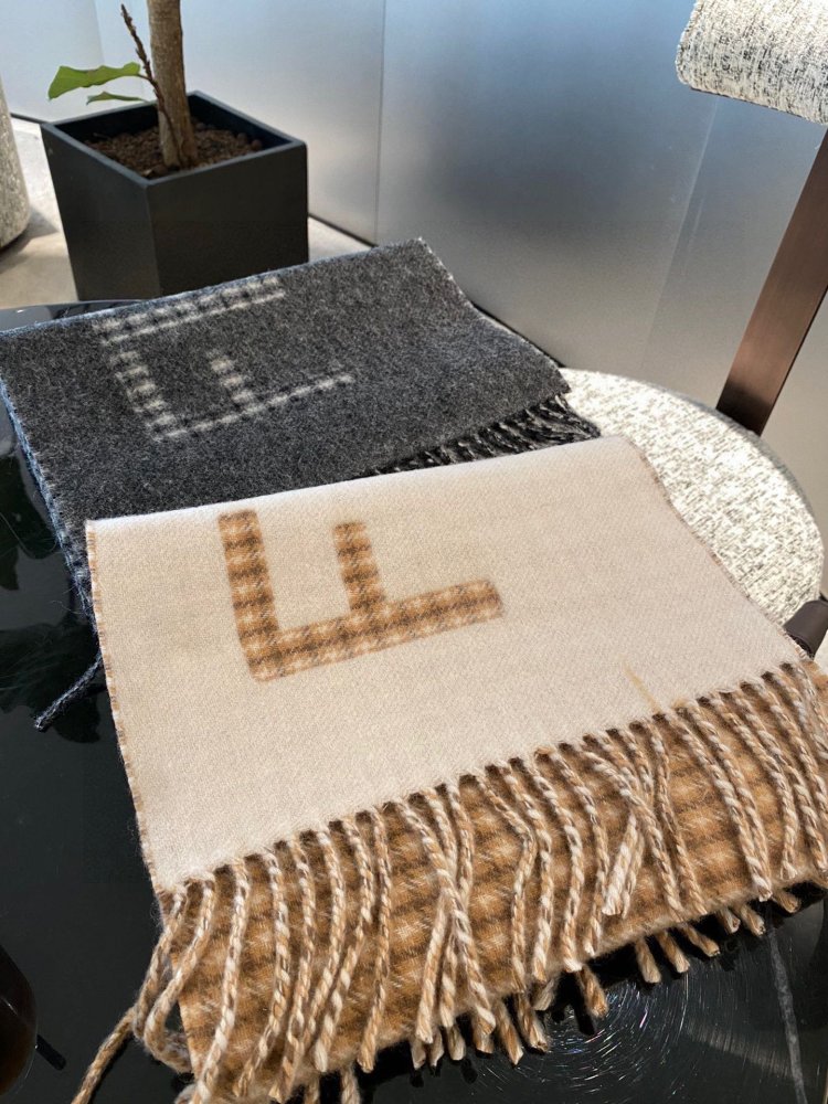 フェンディマフラーコピー 男女兼用  大人気2023新品  FENDI フェンディマフラー0036