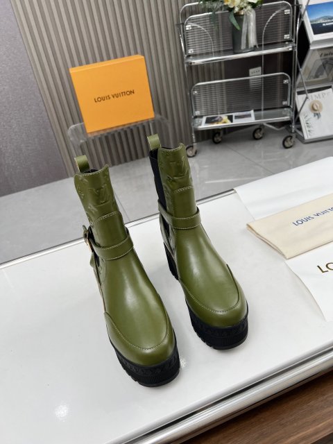 ルイヴィトン靴コピー   定番人気2023新品  Louis Vuitton ルイヴィトン靴0450