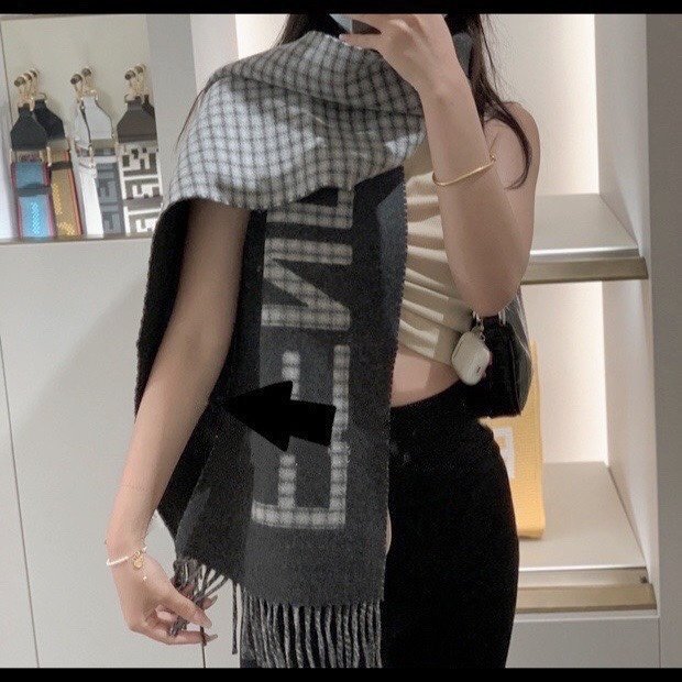 フェンディマフラーコピー 男女兼用  大人気2023新品  FENDI フェンディマフラー0036