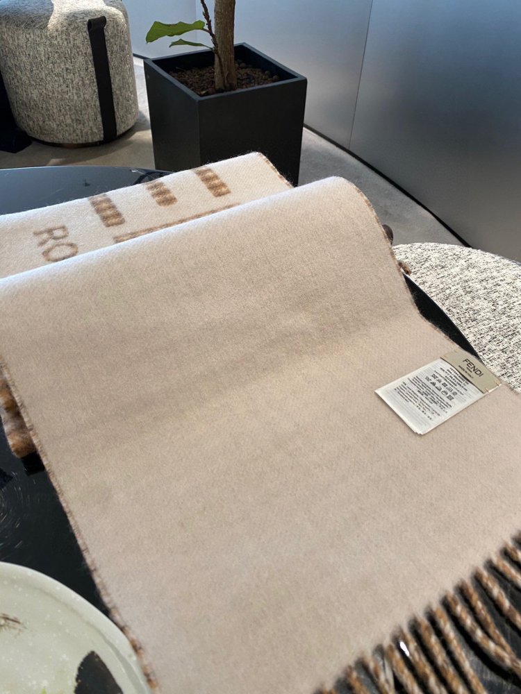 フェンディマフラーコピー 男女兼用  大人気2023新品  FENDI フェンディマフラー0037
