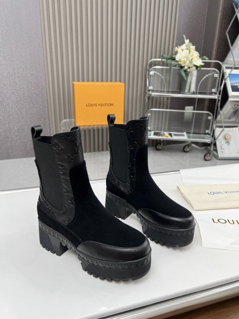ルイヴィトン靴コピー   定番人気2023新品  Louis Vuitton ルイヴィトン靴0446