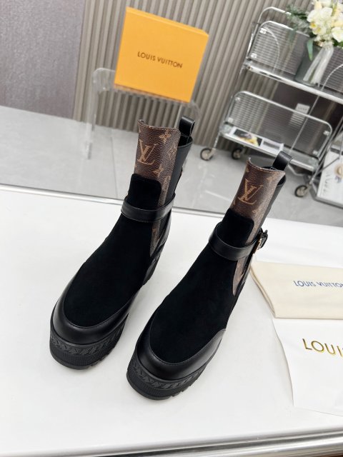 ルイヴィトン靴コピー   定番人気2023新品  Louis Vuitton ルイヴィトン靴0449