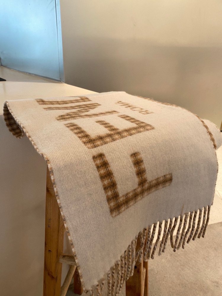 フェンディマフラーコピー 男女兼用  大人気2023新品  FENDI フェンディマフラー0037