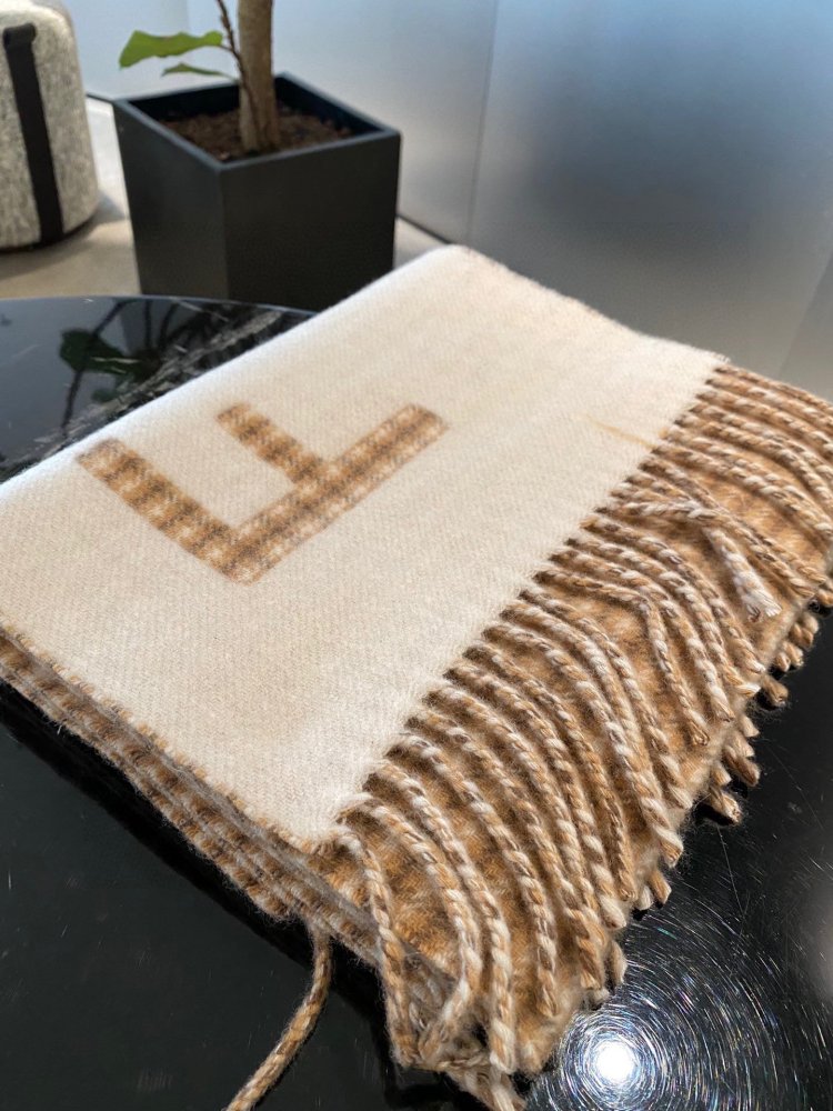 フェンディマフラーコピー 男女兼用  大人気2023新品  FENDI フェンディマフラー0037
