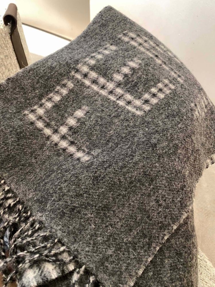 フェンディマフラーコピー 男女兼用  大人気2023新品  FENDI フェンディマフラー0036