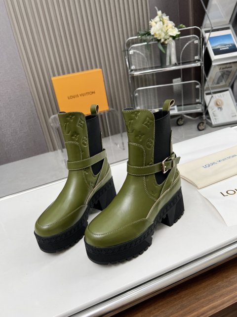 ルイヴィトン靴コピー   定番人気2023新品  Louis Vuitton ルイヴィトン靴0450