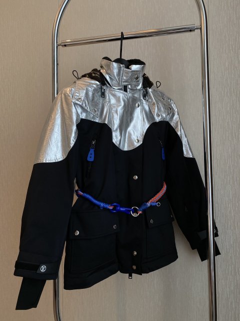 ルイヴィトン服コピー    大人気2023新品   Louis Vuitton ルイヴィトン服0136