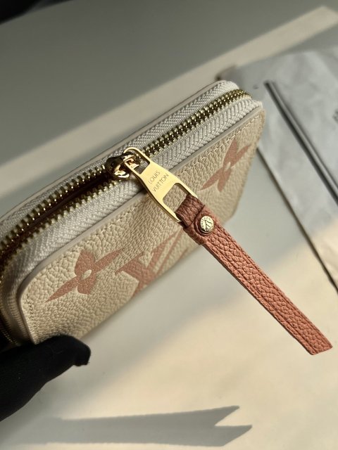 注目アイテム！ ルイヴィトン財布コピー 2024新品 Louis Vuitton ルイヴィトン財布M60574