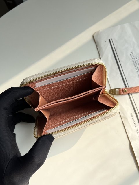 注目アイテム！ ルイヴィトン財布コピー 2024新品 Louis Vuitton ルイヴィトン財布M60574