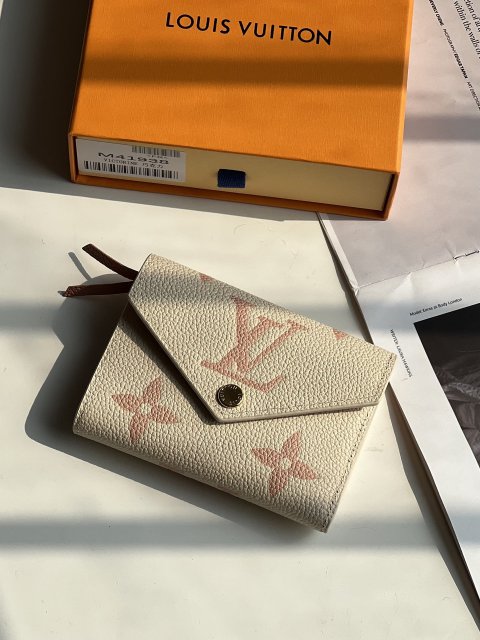 ★日本!!人気！！2024新作ルイヴィトン財布コピー  Louis Vuitton ルイヴィトン財布M41938