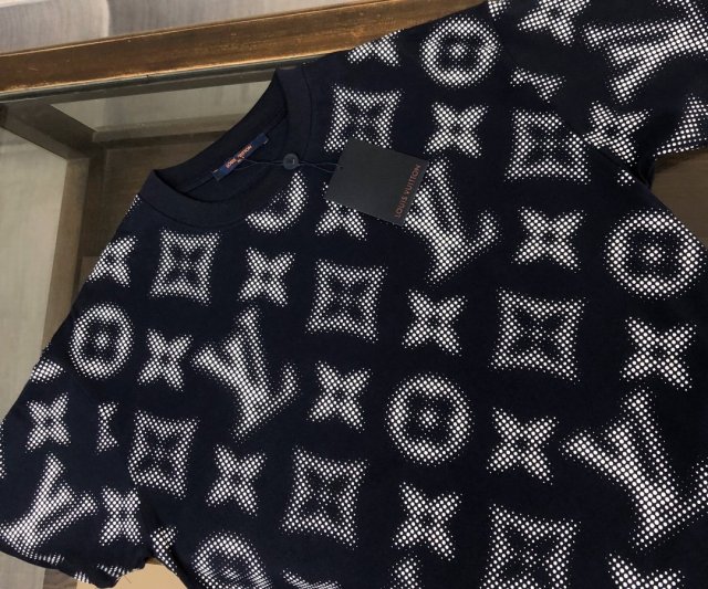 一目惚れ♪ 男女兼用 ルイヴィトン服コピー  Tシャツ   Louis Vuitton ルイヴィトン服0184