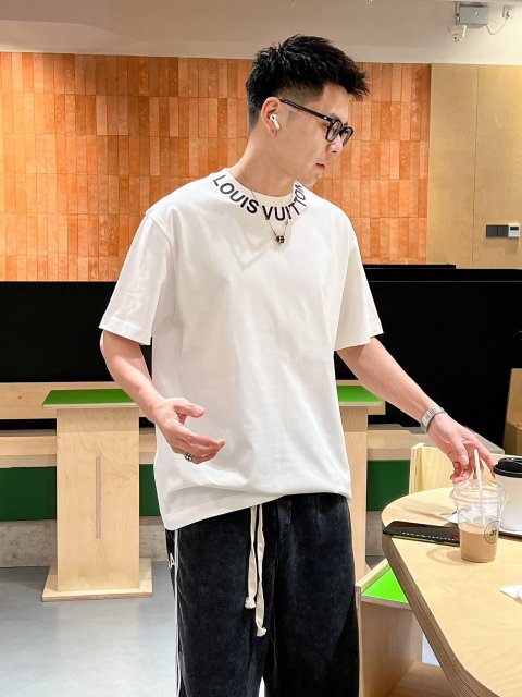 入手困難品！ルイヴィトン服コピー 3色  Tシャツ   Louis Vuitton ルイヴィトン服0192