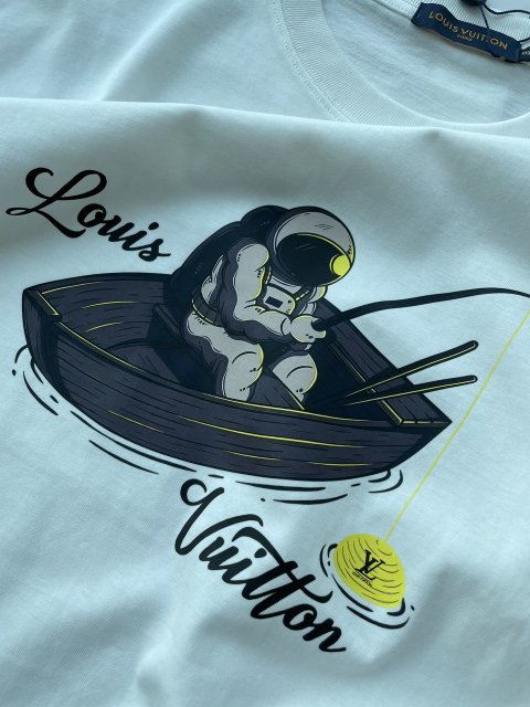 最安値挑戦 ルイヴィトン服コピー 2色  Tシャツ   Louis Vuitton ルイヴィトン服0195