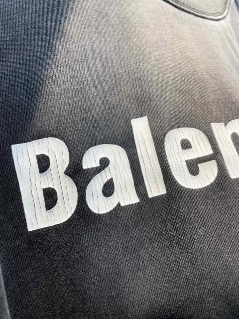 大人気！暖かい♪男女兼用 バレンシアガ服コピー     BALENCIAGA バレンシアガ服0090