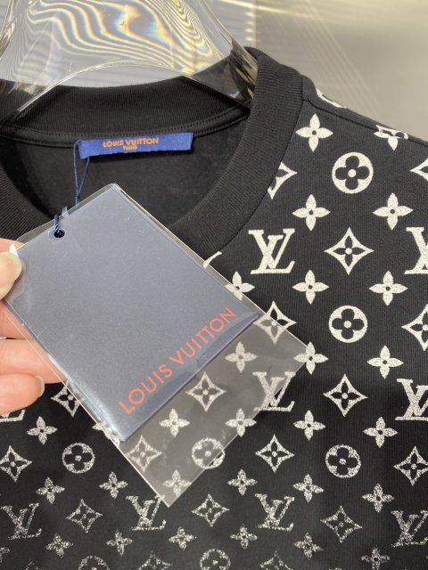 入手困難品！ルイヴィトン服コピー 2色  Tシャツ   Louis Vuitton ルイヴィトン服0207