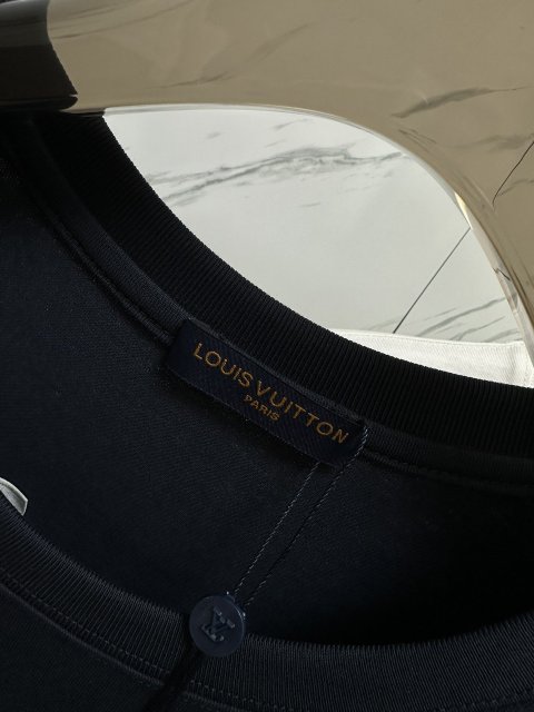 世界中で大人気♪ルイヴィトン服コピー 2色  Tシャツ   Louis Vuitton ルイヴィトン服0208