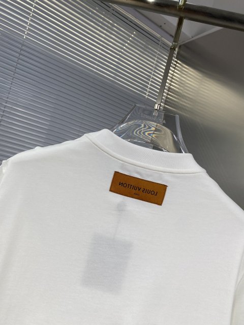 【日本未発売】ルイヴィトン服コピー 2色  Tシャツ   Louis Vuitton ルイヴィトン服0209