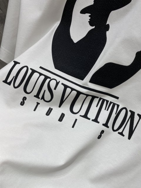 注目度抜群！ルイヴィトン服コピー 2色  Tシャツ   Louis Vuitton ルイヴィトン服0206