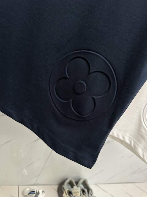 世界中で大人気♪ルイヴィトン服コピー 2色  Tシャツ   Louis Vuitton ルイヴィトン服0208