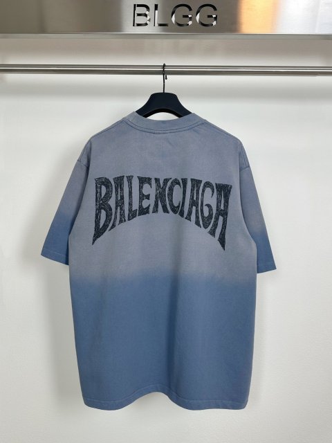 完売前に！  男女兼用 バレンシアガ服コピー     BALENCIAGA バレンシアガ服0093