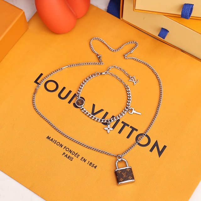 人気急上昇  ルイヴィトンアクセサリーコピー  Louis Vuitton ルイヴィトンアクセサリー0156