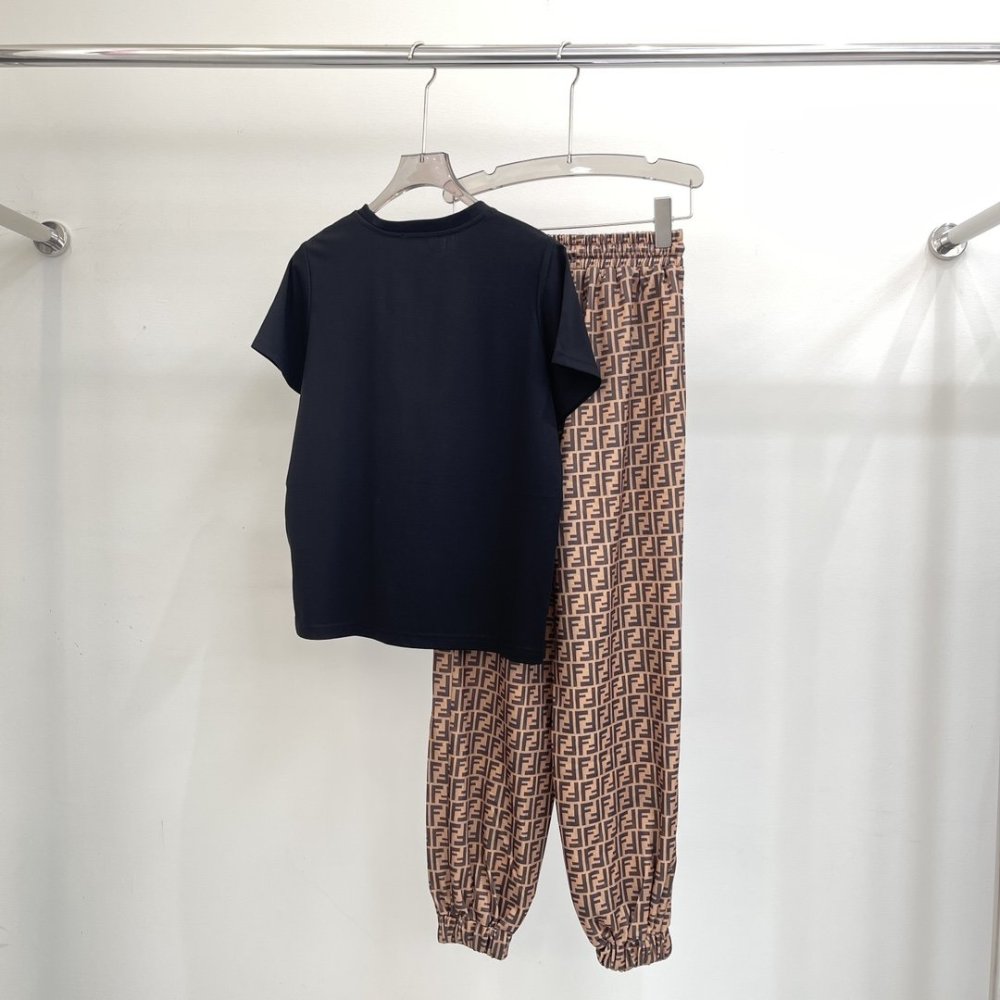 ☆超人気☆ フェンディ服コピー 2色  FENDI  フェンディ服0063