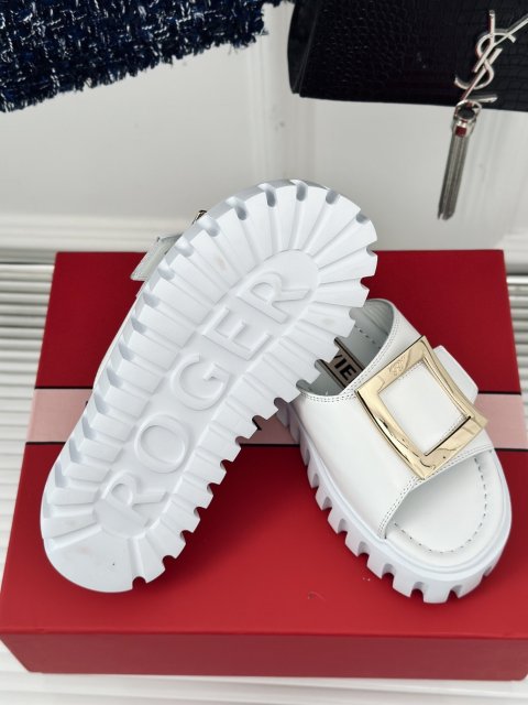 《人気★》ロジェヴィヴィエ靴コピー ROGER VIVIER 2色  ロジェヴィヴィエ靴0166