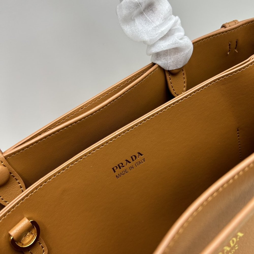 注目アイテム★プラダバッグコピー 2色  PRADA  プラダバッグ00274  1BA417
