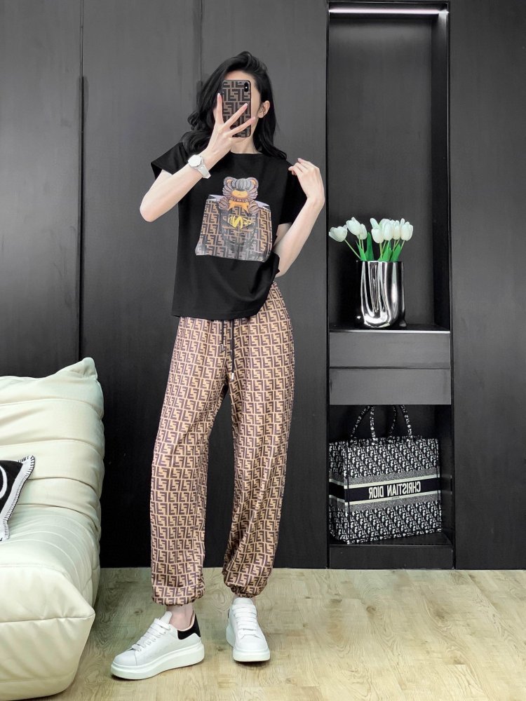 ☆超人気☆ フェンディ服コピー 2色  FENDI  フェンディ服0063