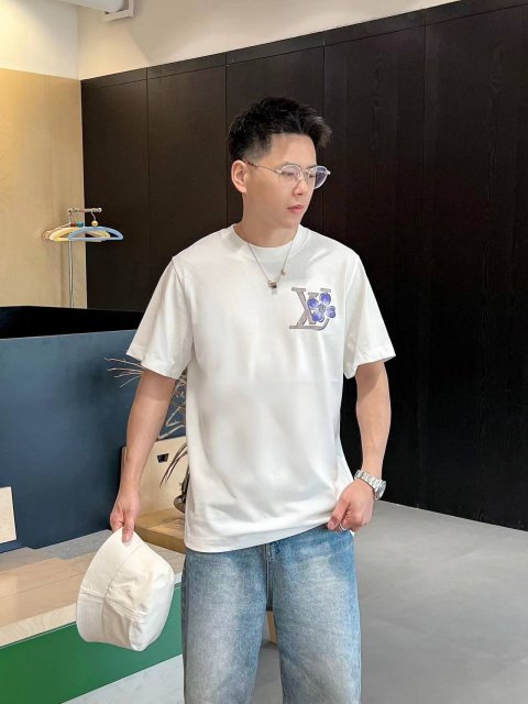 大人気！暖かい★ルイヴィトン服コピー 2色  Tシャツ   Louis Vuitton ルイヴィトン服0212