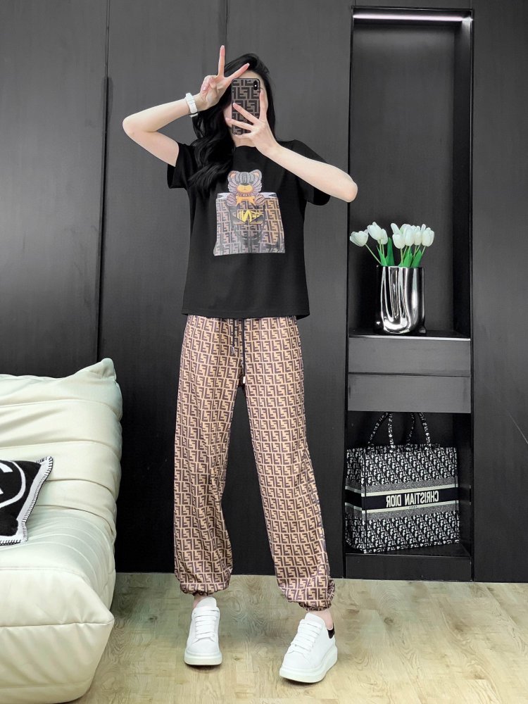 ☆超人気☆ フェンディ服コピー 2色  FENDI  フェンディ服0063