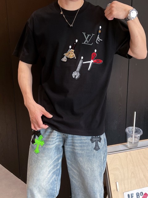 完売前に！  ルイヴィトン服コピー  男女兼用  2色  Tシャツ   Louis Vuitton ルイヴィトン服0217