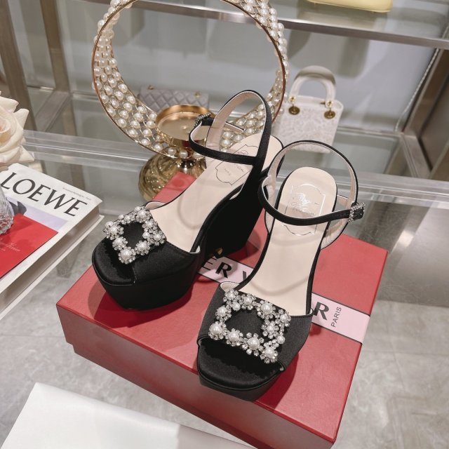 ★日本!!人気！ロジェヴィヴィエ靴コピー ROGER VIVIER 4色  ロジェヴィヴィエ靴0161