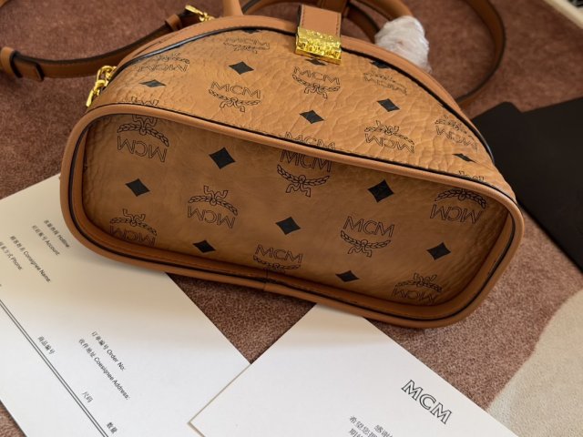 ☆超人気☆MCMバッグコピー 2色  MCM   MCMバッグ0001