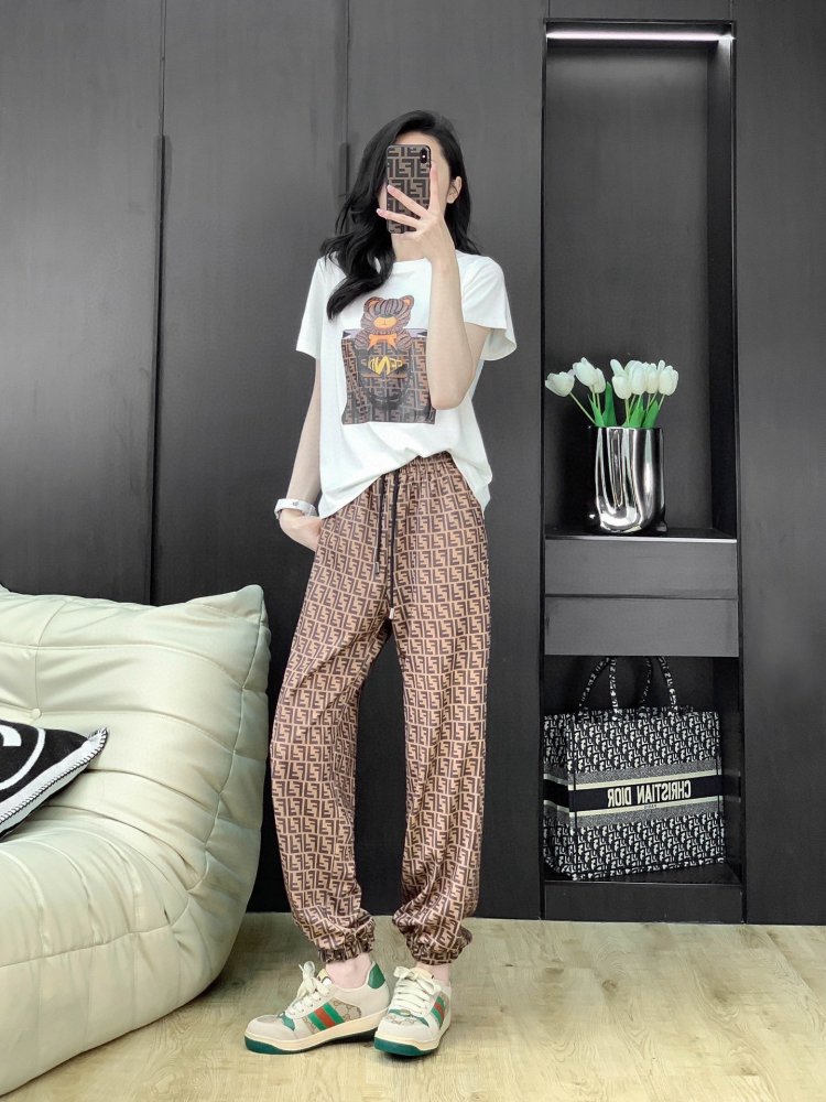 ☆超人気☆ フェンディ服コピー 2色  FENDI  フェンディ服0063