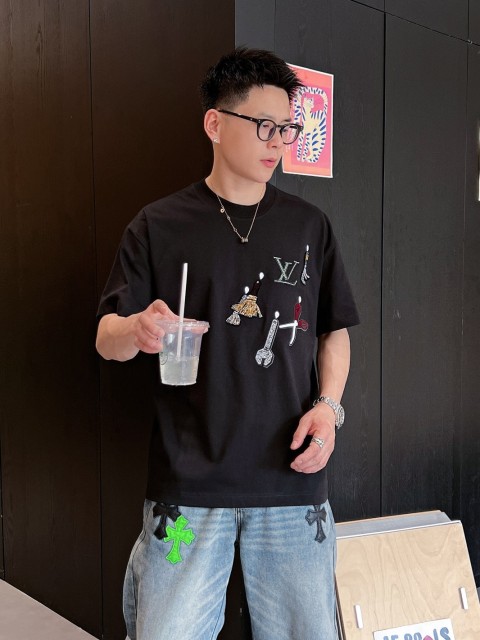 完売前に！  ルイヴィトン服コピー  男女兼用  2色  Tシャツ   Louis Vuitton ルイヴィトン服0217