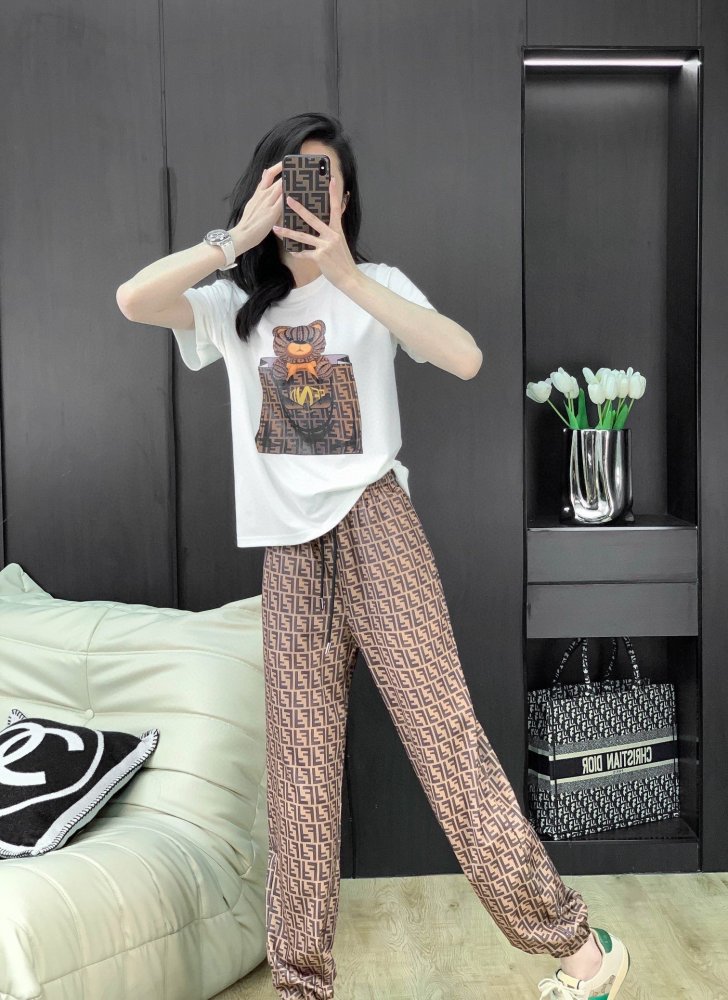☆超人気☆ フェンディ服コピー 2色  FENDI  フェンディ服0063