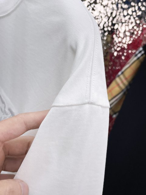 一目惚れ★ ルイヴィトン服コピー   2色  Tシャツ   Louis Vuitton ルイヴィトン服0222
