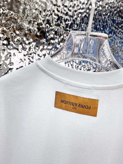送料込  ルイヴィトン服コピー   2色  Tシャツ   Louis Vuitton ルイヴィトン服0223