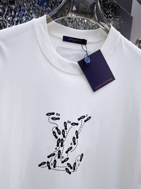 世界中で大人気★ルイヴィトン服コピー   2色  Tシャツ   Louis Vuitton ルイヴィトン服0220