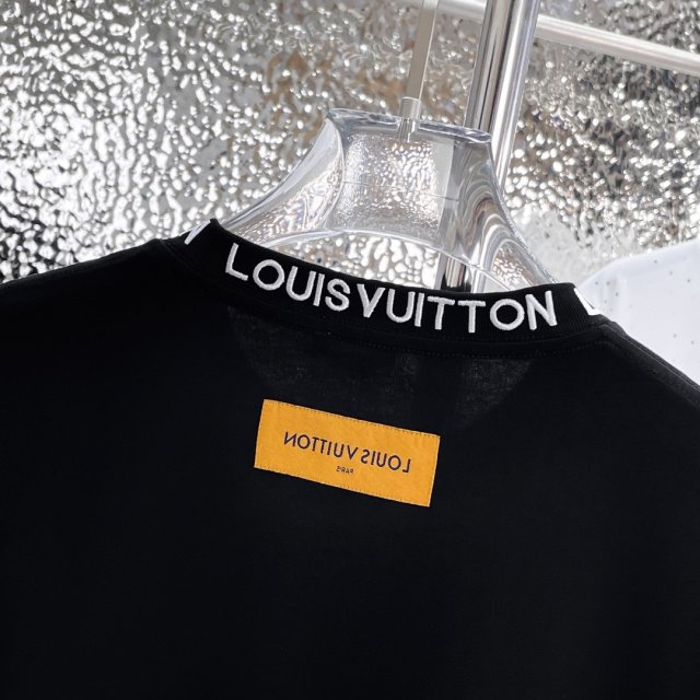 大人気！暖かい★ルイヴィトン服コピー   2色  Tシャツ   Louis Vuitton ルイヴィトン服0229