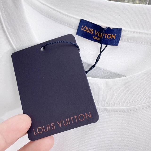 ★日本!!人気！ ルイヴィトン服コピー   2色  Tシャツ   Louis Vuitton ルイヴィトン服0228
